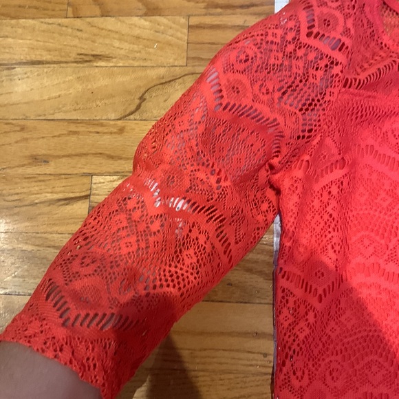 Pretty Lace overlay detail midi dress - Picture 4 of 8